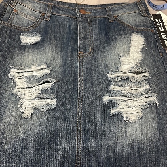 NWT Design Lab Jean Skirt 27 Mini Denim Dark Distressed Blue Classic Grunge Alt - Picture 14 of 14